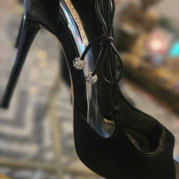 Badgley Mischka satin heels - Picture 4 of 6